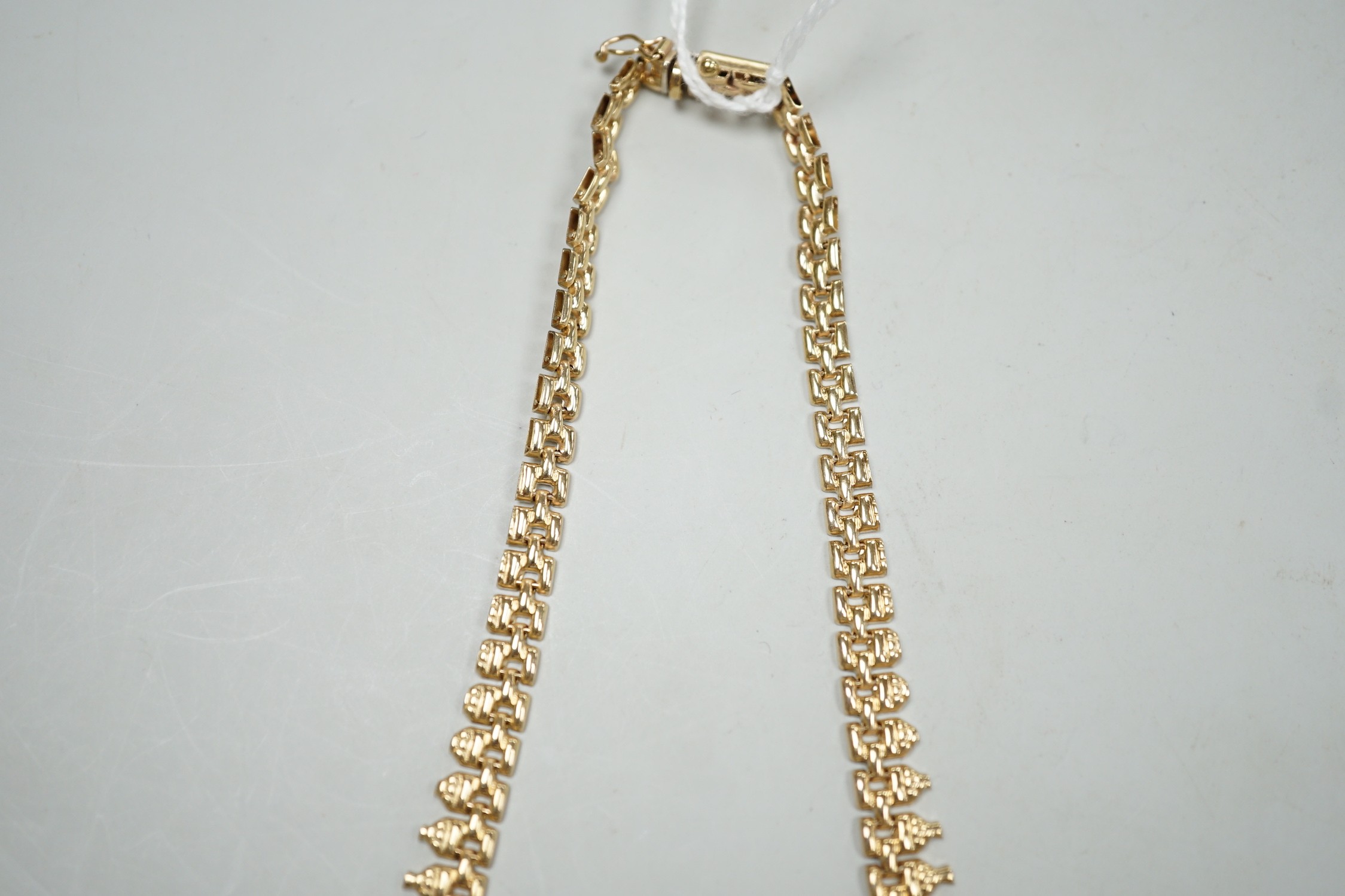 A modern Italian 9ct gold fringe necklace, 40cm, 17.8 grams.